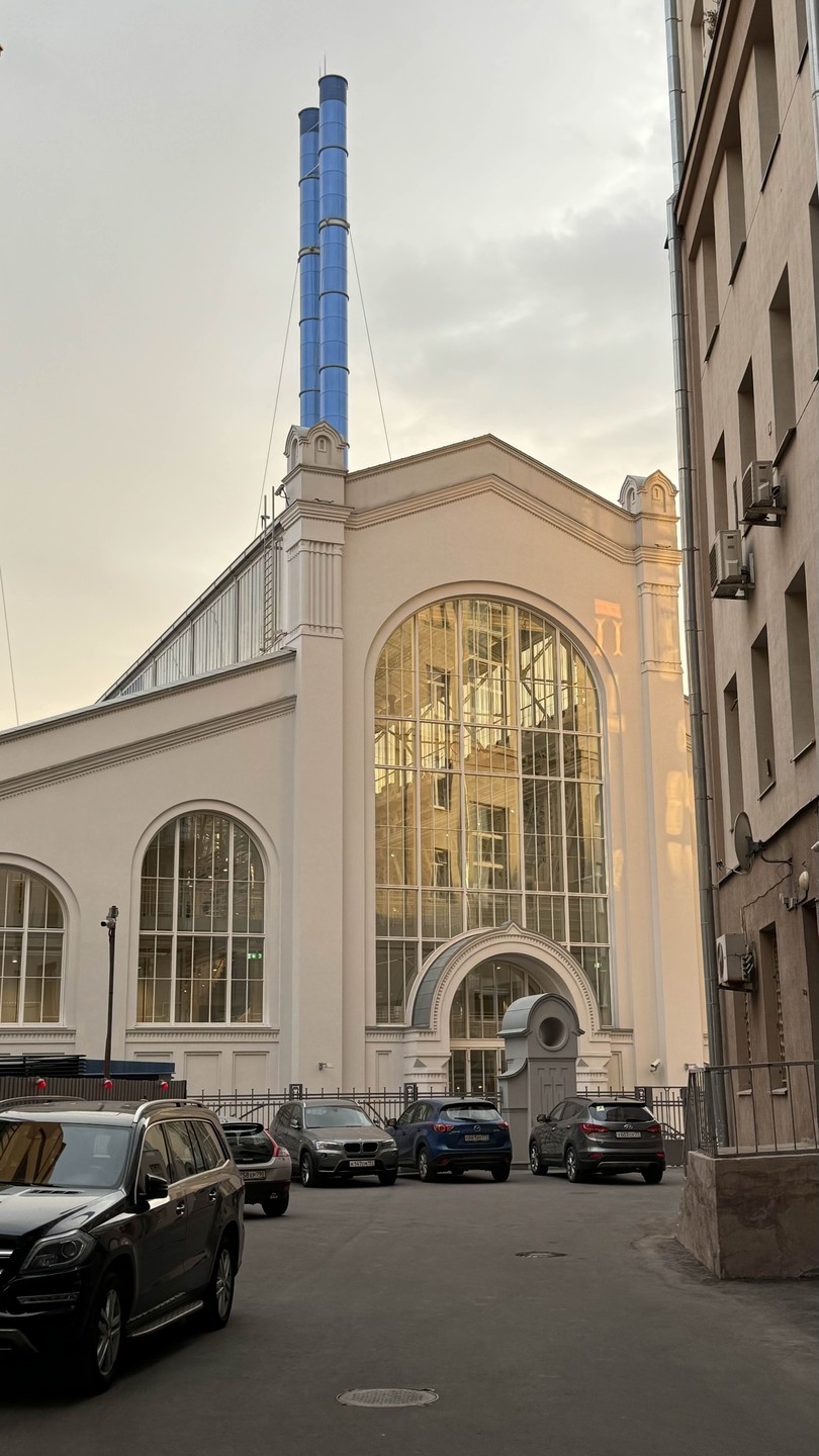 Вокруг Дома на набережной с его жителем (Ольга)