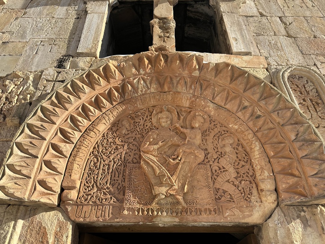 Это лучший гид в Ереване!!!! Добрый, умный, красивый)) рекомендую всем! Будете в Ереване, обязательно возьмите экскурсию