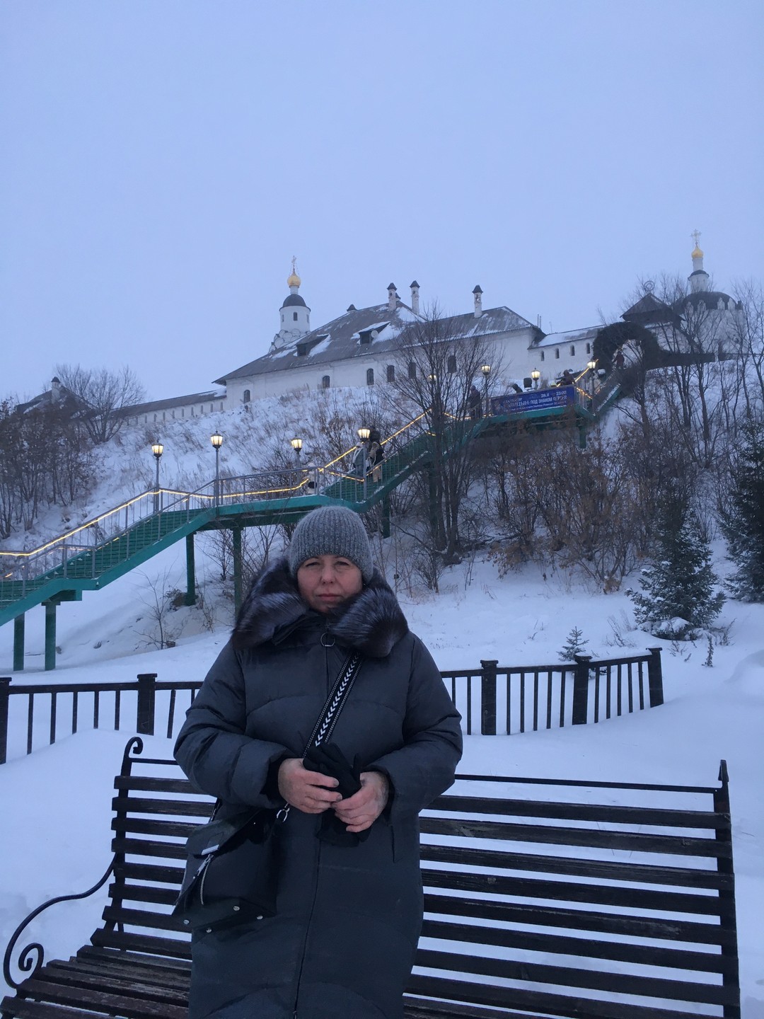 Экскурсионная поездка с гидом Ларисой оказалась не забываемой да зима, да мороз, да пурга, но всё