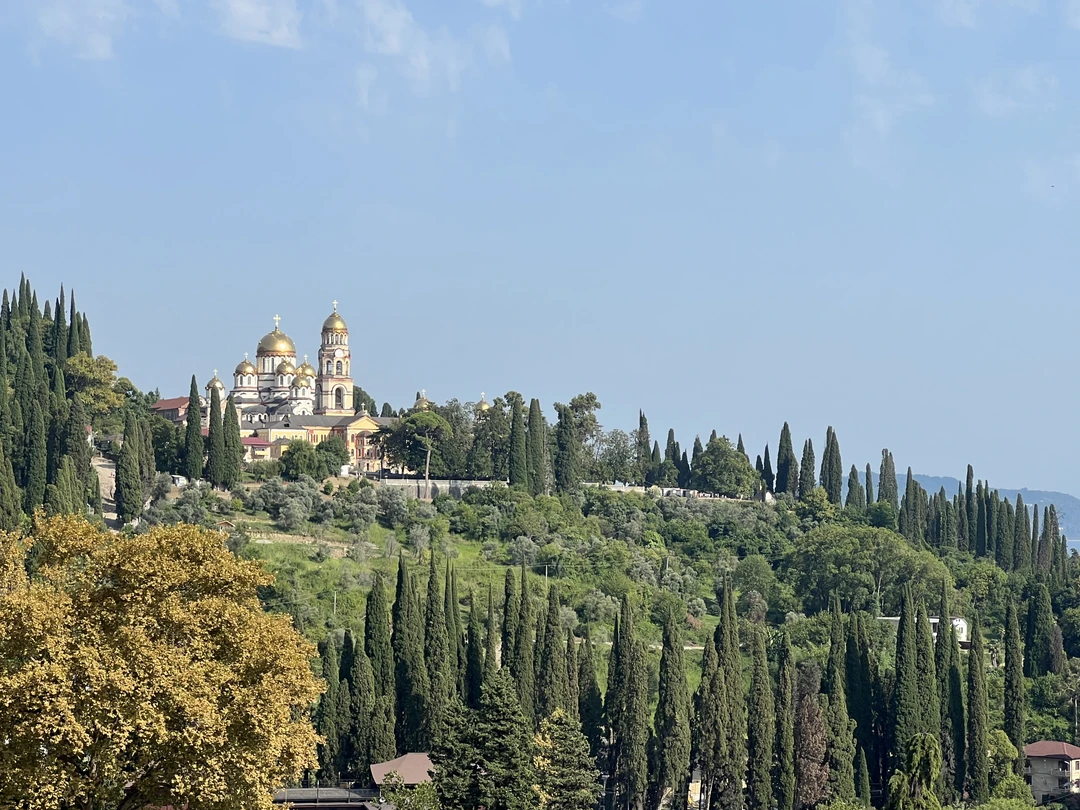 Экскурсия понравилась. Поездка была комфортной. История и жизнь сочетались органично. Спасибо Денису!