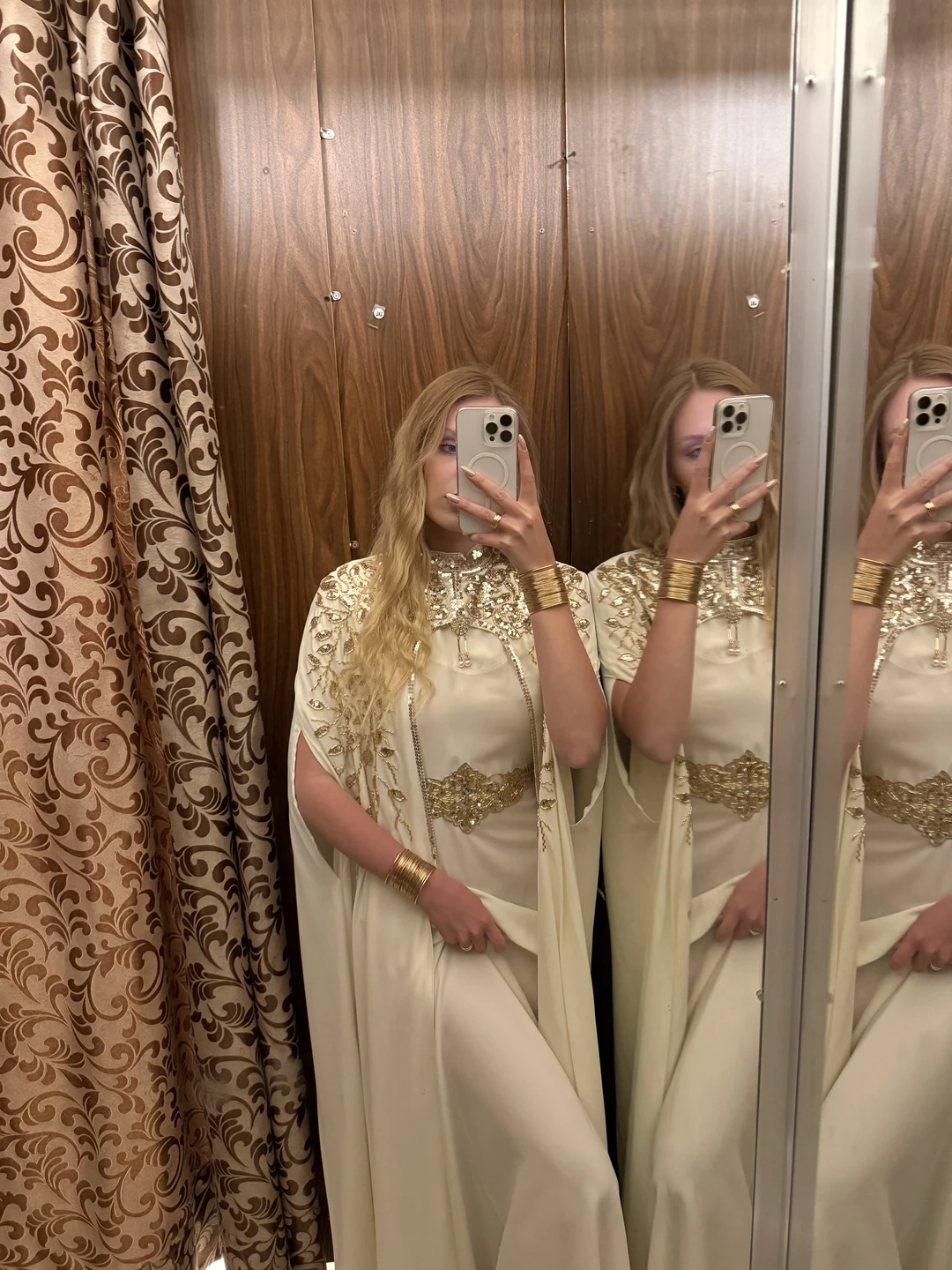 Позавчера были на экскурсии с Махмудом. С самого начала он забрал нас из отеля на хорошей