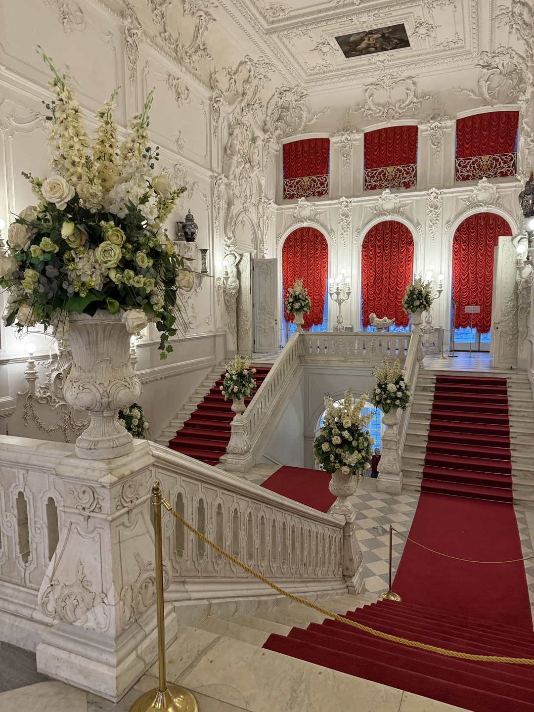 Отличная экскурсия! Грамотно организовано, все четко и доступно. Нам было интересно. 3 часа пролетели незаметно. Светлана