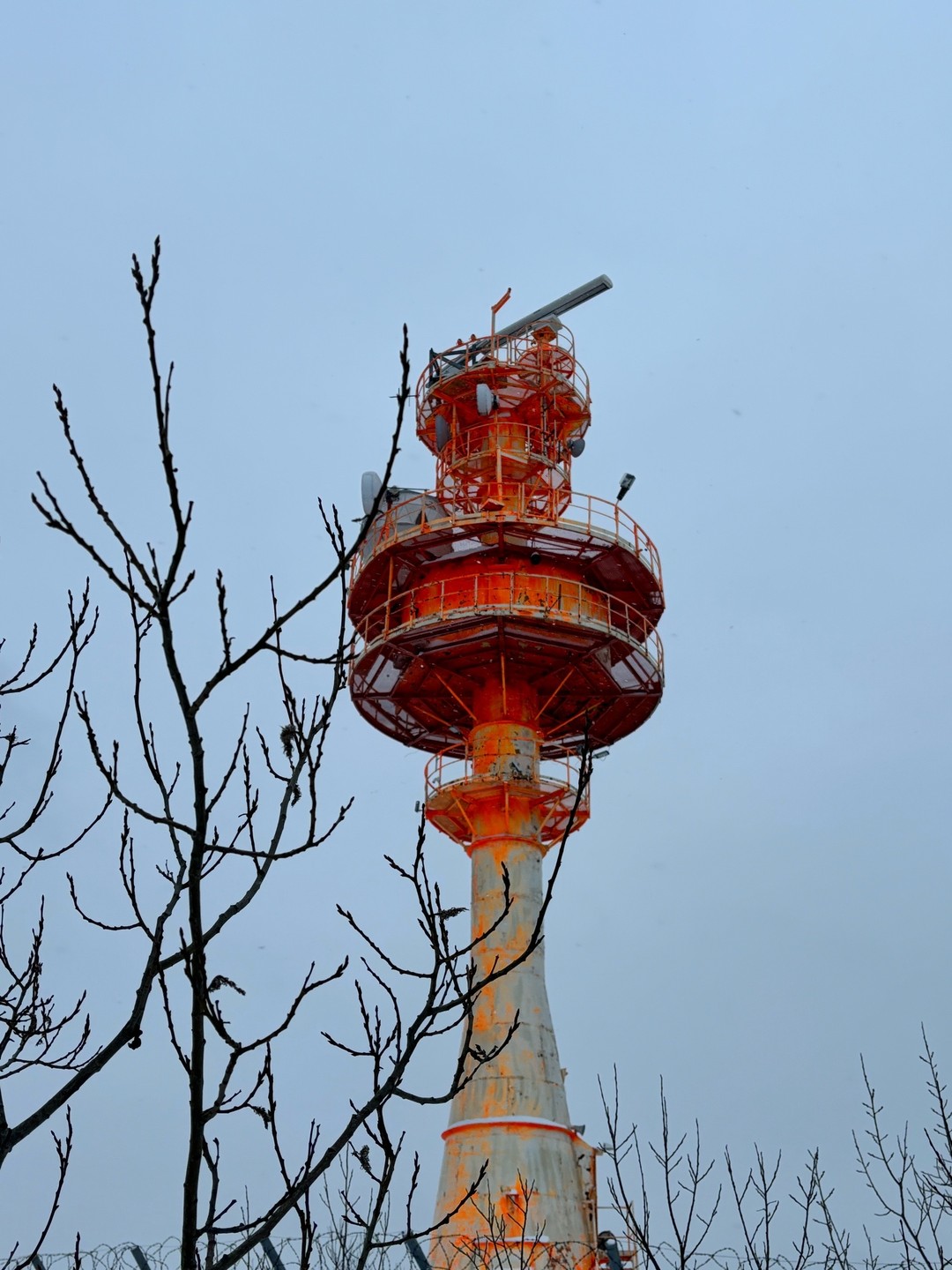 Потрясающая экскурсия даже в сильную непогоду. Наш гид Алексей выложился на 100 из 10, чтобы экскурсия