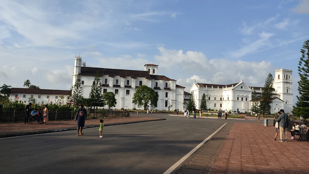 Tripster, как всегда и везде, на высоте. Всё замечательно! Дорога к водопаду на джипах по мокрой