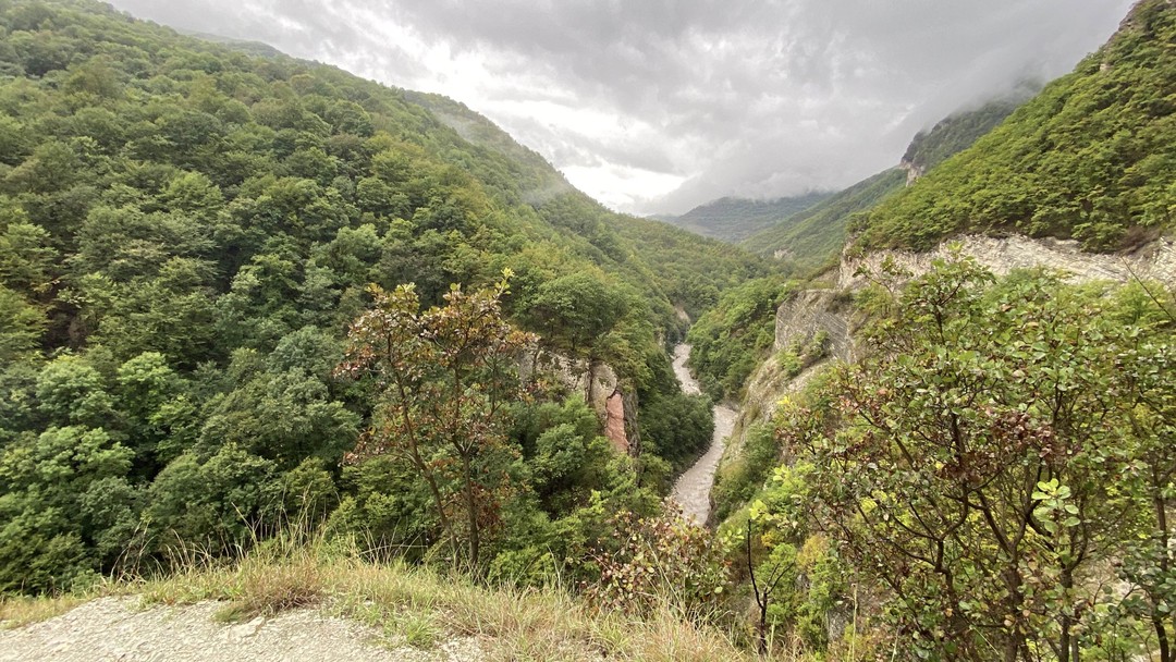 Хороший маршрут. Очень грамотный и знающий гид не только про маршрут и историю республику, но и про традиции, национальные блюда
