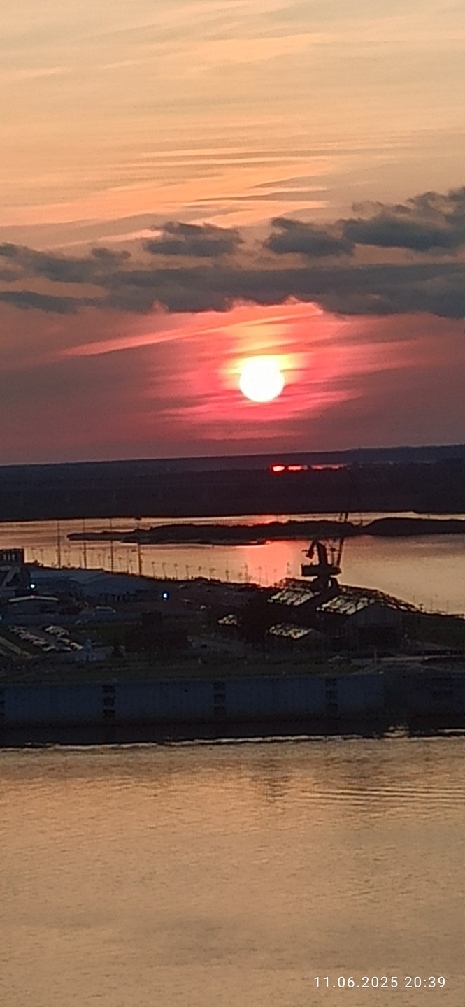 Мы приехали в Нижний Новгород в 17 часов. И уже вечерняя экскурсия по городу началась в