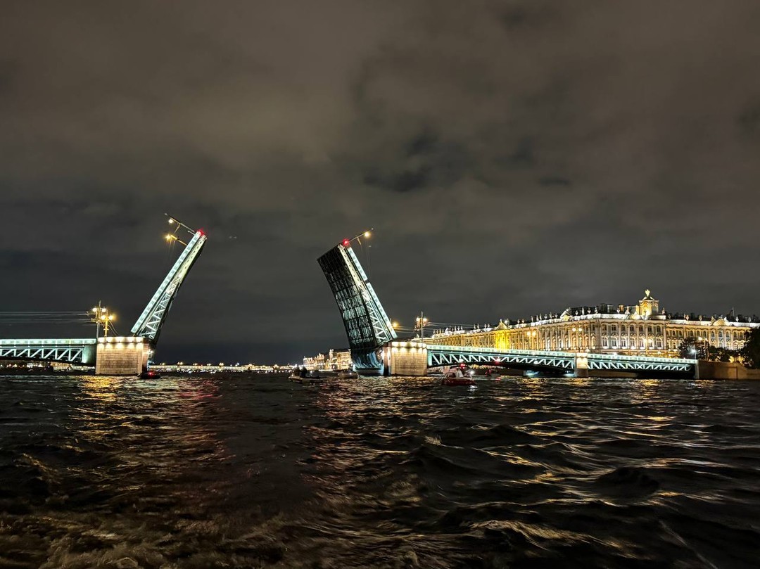 Феерия разводных мостов в Петербурге (Антон)