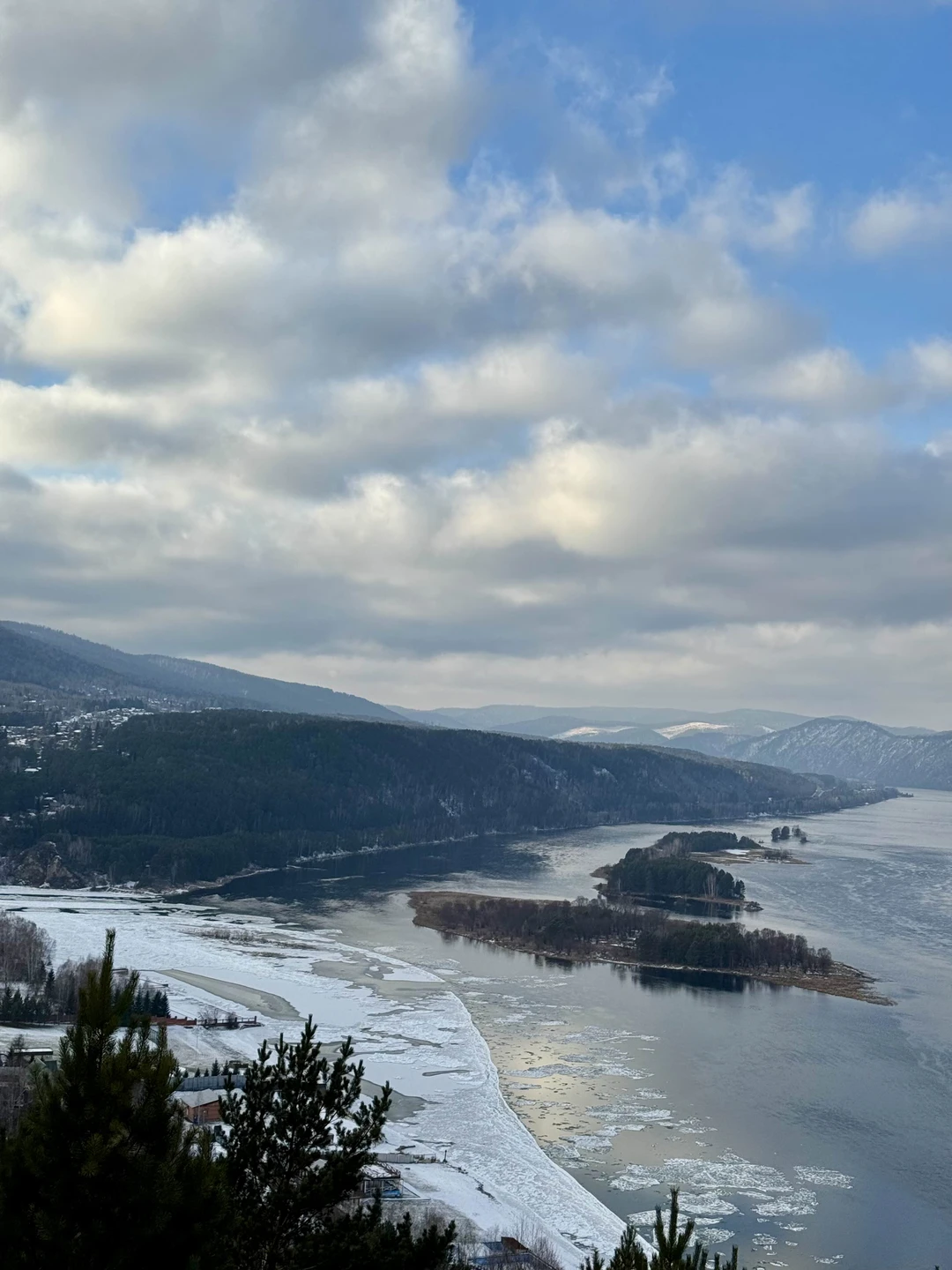 Безумно понравилась и сама экскурсия и гид!!! Игорь веселый, внимательный к гостям и очень эрудированный гид!))