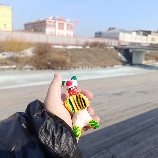 Мне и моей команде очень понравился данный мастер-класс. Ведущая содержательно рассказывала нам о тонкостях росписи, о