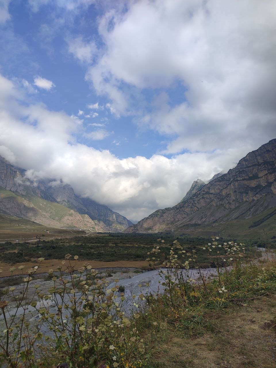 Ездили в Северную Осетию, остались шикарные впечатления, посмотрели красивейшие места.