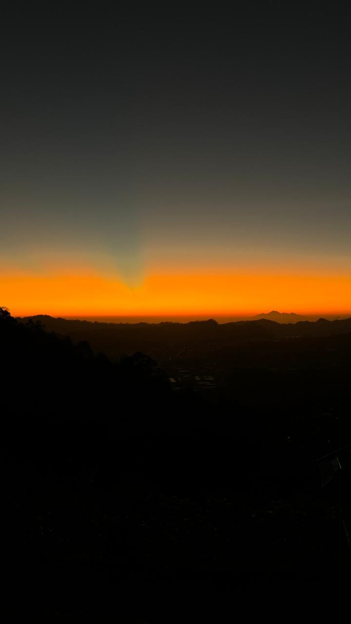 Благодарим Эльдара за организацию тура на Батур! Рассвет был шикарен, прекрасный водитель, который стал гидом в