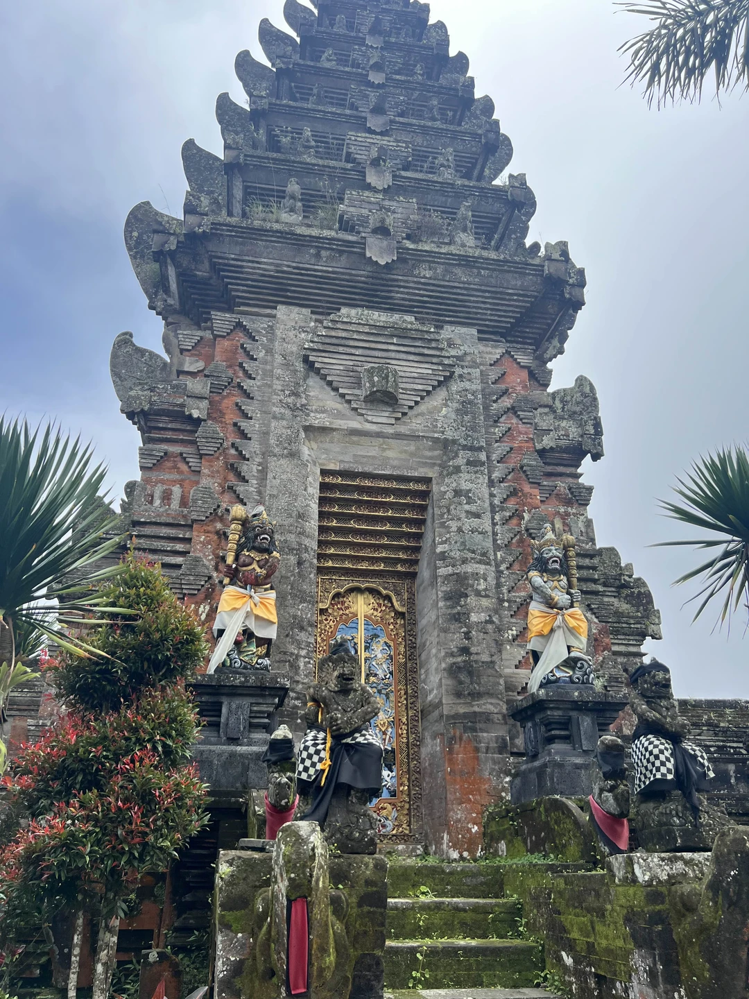 Ваян превзошел все наши ожидания💛! Потрясающий гид и человек, необыкновенно эрудированный, позитивный и добрый! Было очень