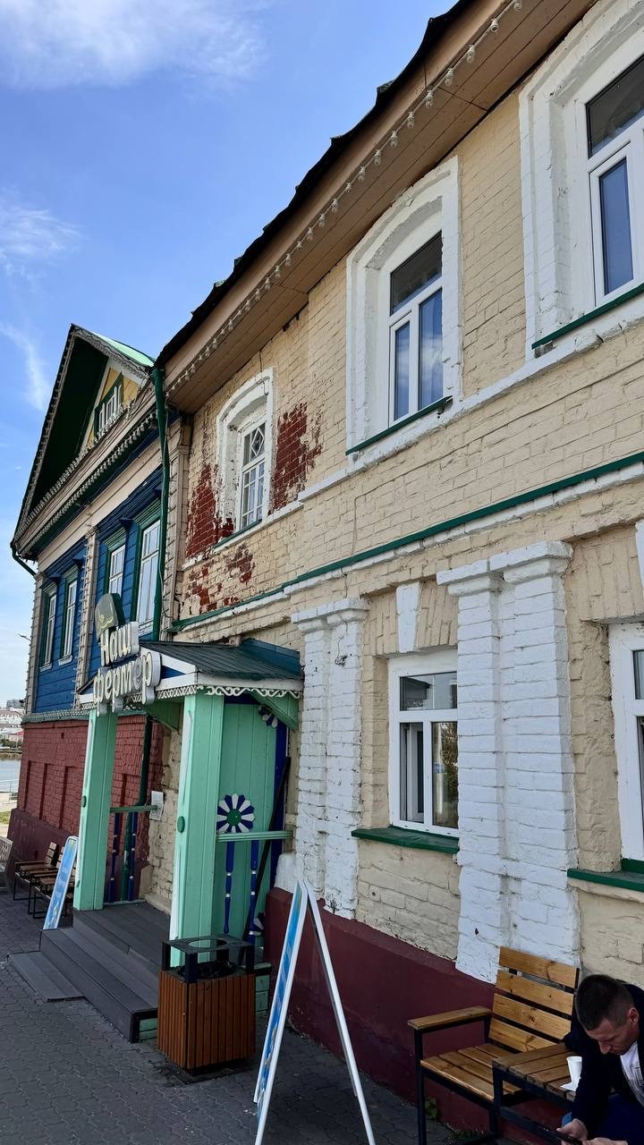 Беру уже вторую экскурсию у девчонок. Очень понравился непринужденный формат и голос рассказчицы. Первый раз гуляла