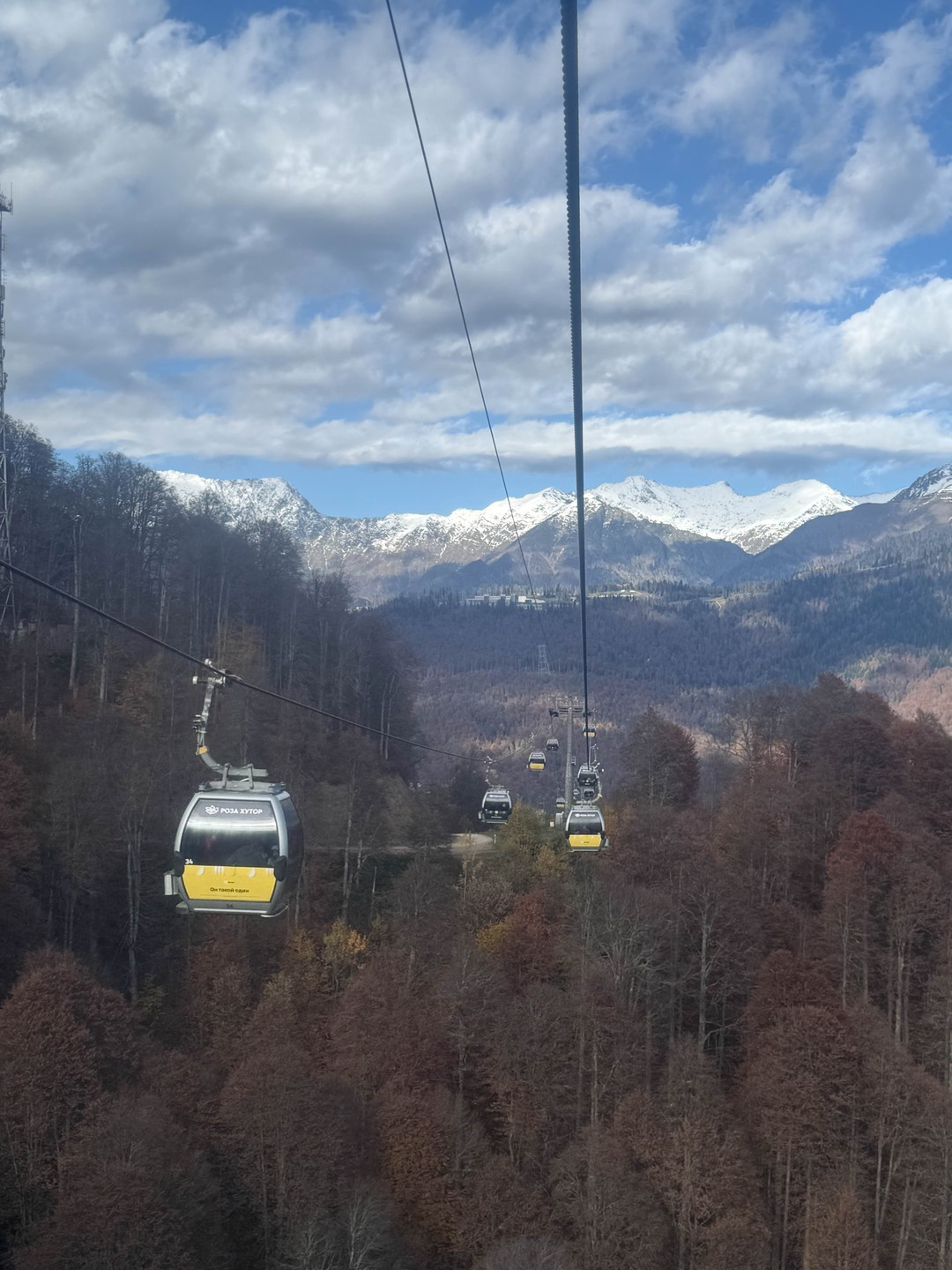 Отличная экскурсия,Наталья учла пожелания всей семьи,увлекательно и подробно рассказала о достопримечательностях Красной Поляны, чётко объяснила, чем