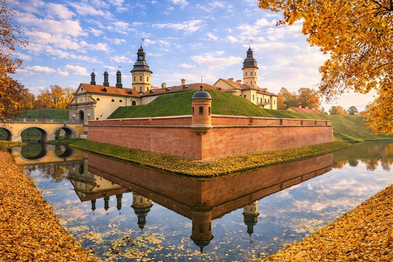 Трансфер из Минска к Мирскому и Несвижскому замкам и обратно