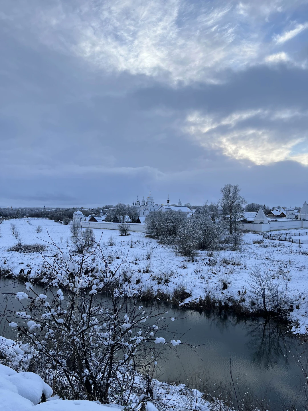 15.11 были на экскурсии в Суздале, выпал снег и мы оказались словно в сказке. Илья-супер экскурсовод