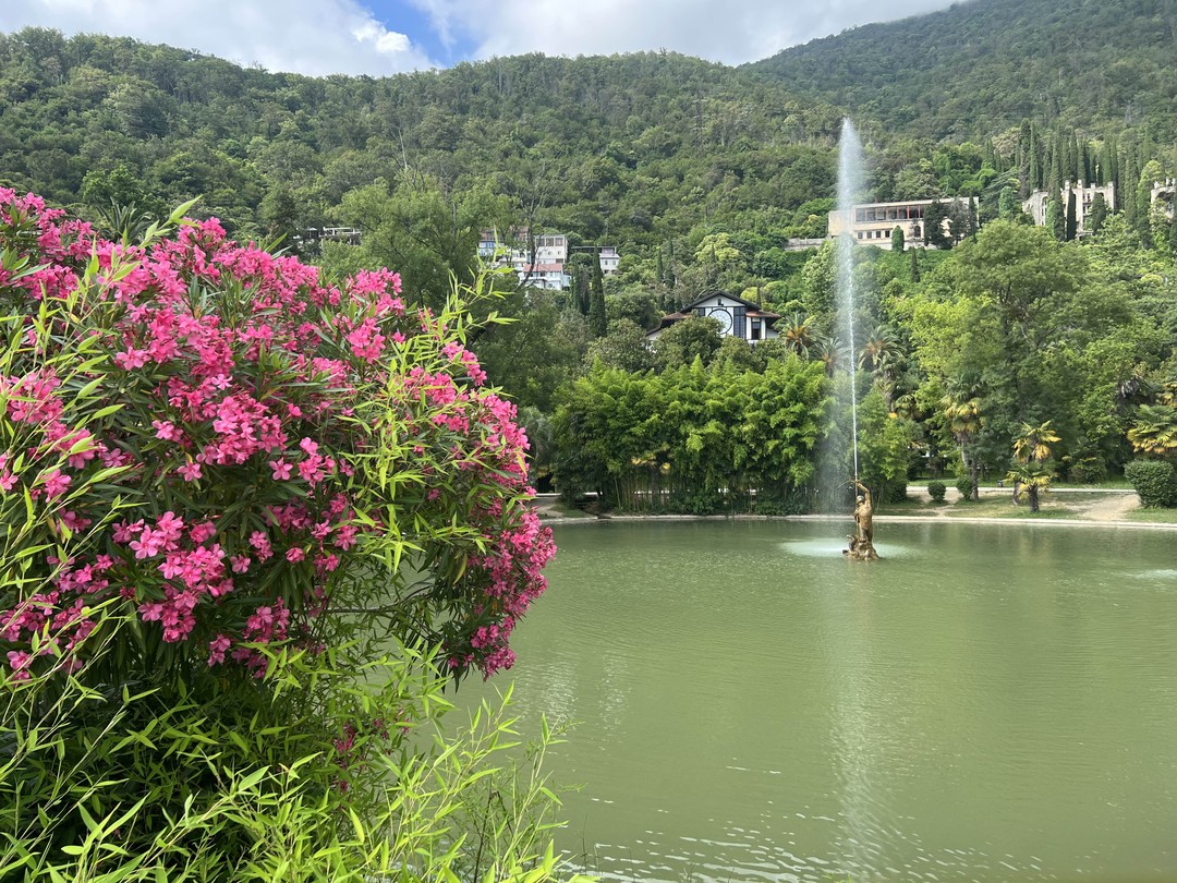 Авторская индивидуальная вайб-экскурсия в Абхазию (Ксения)