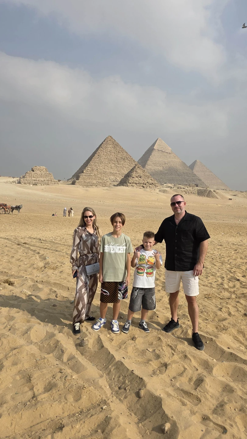 Сегодня посетили незабываемую экскурсию с Ахмедом. Это было потрясающе. Внимательный, веселый и любящий свою работу и