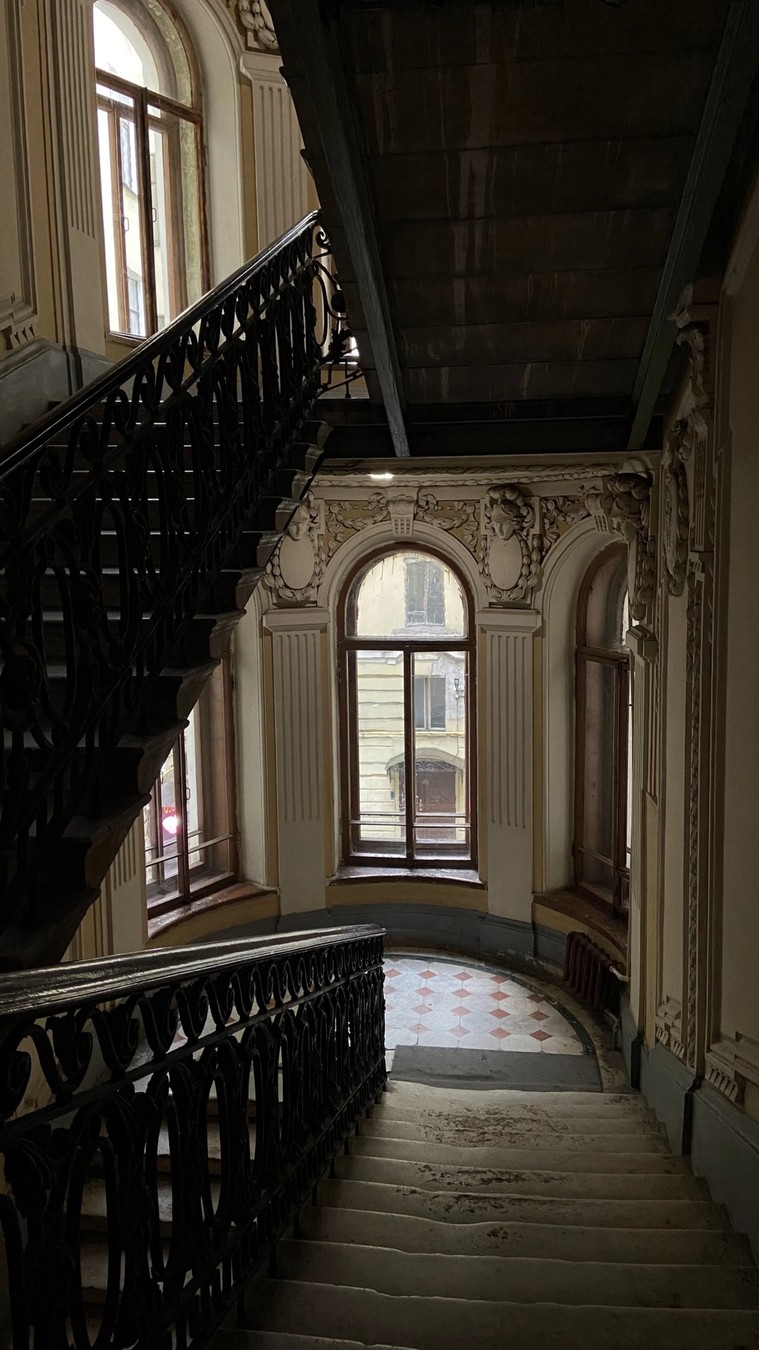 Аутентичный Петербург 3 в 1: коммуналка, дворы и парадные (5/14)