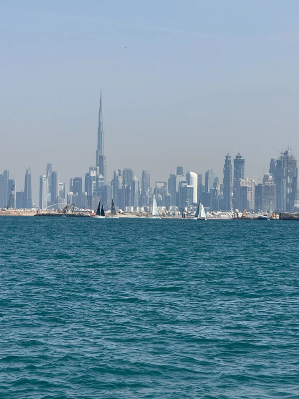 По Персидскому заливу — морская прогулка под парусом с купанием