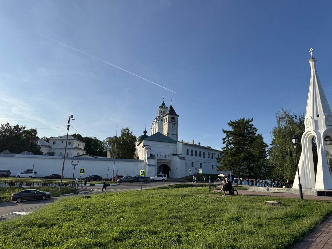 Значительная часть прогулки по великолепной набережной Волги и Которосли😍🥰, где каждый шаг связан с историей красивейшего
