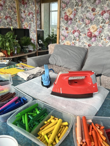 Отлично провели время, были вдвоем с мамой. Полина все понятно объясняет, помогает каждому создать свою картину