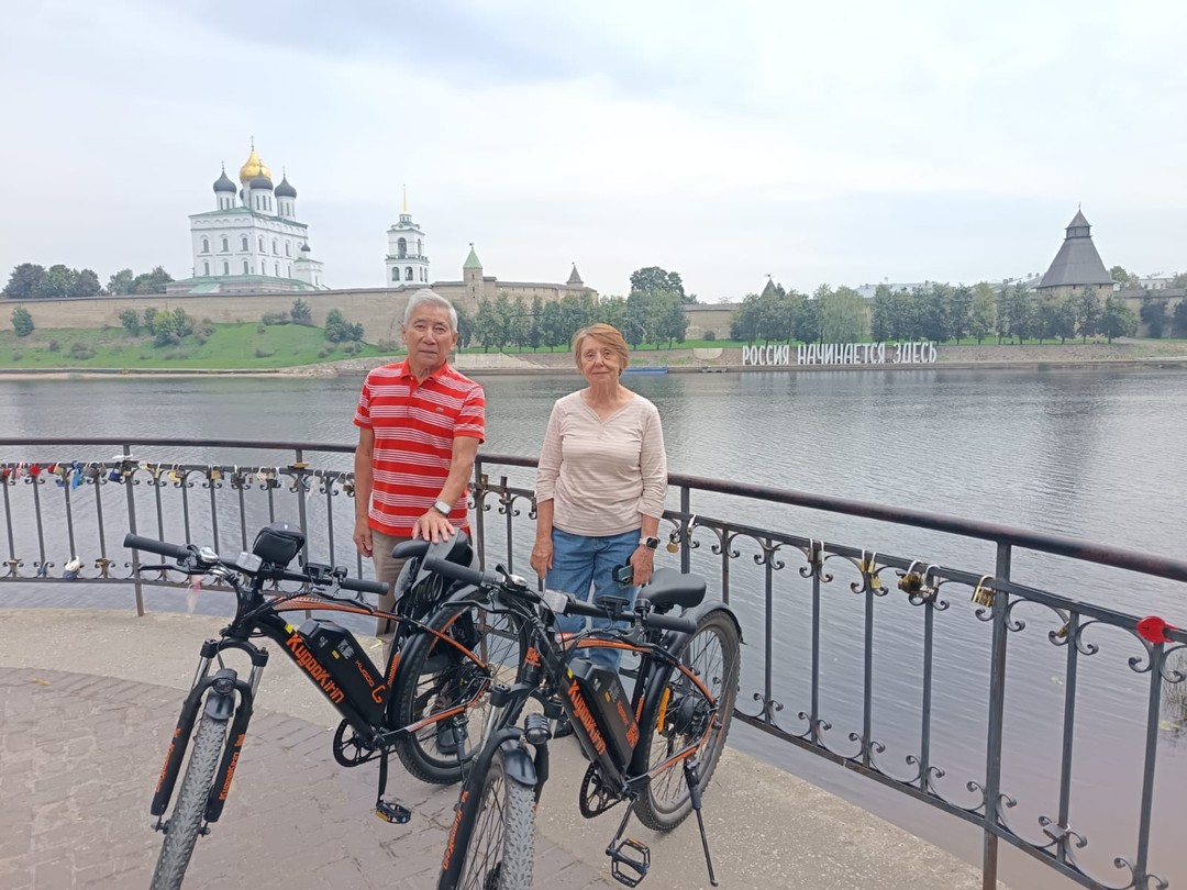 По Пскову - на электровелосипедах и автомобиле (Лариса)