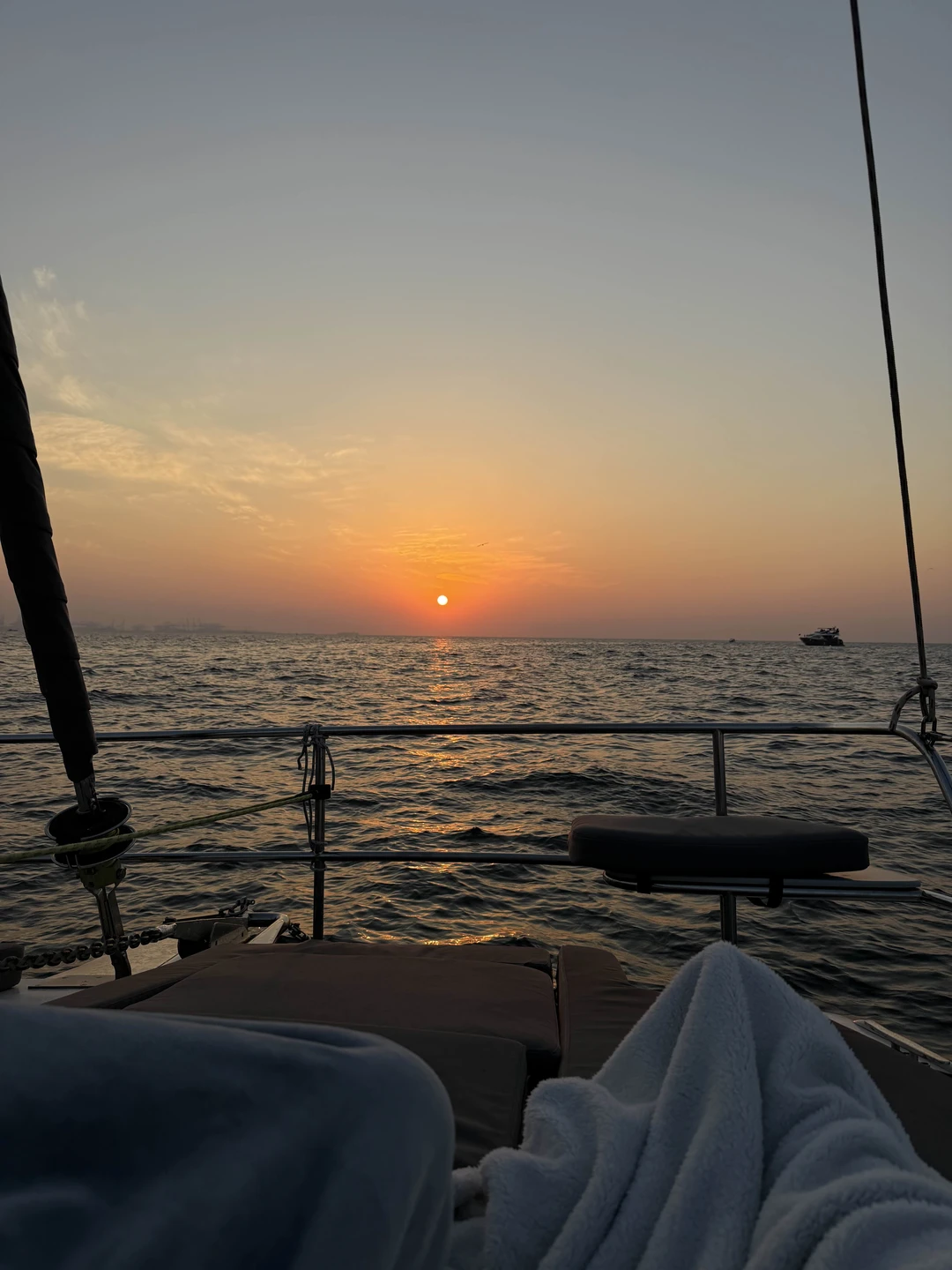 Отличная прогулка на яхте. Успели захватить закат, сделать крутые кадры. Ребята все организовывают на 10/10. Обязательно