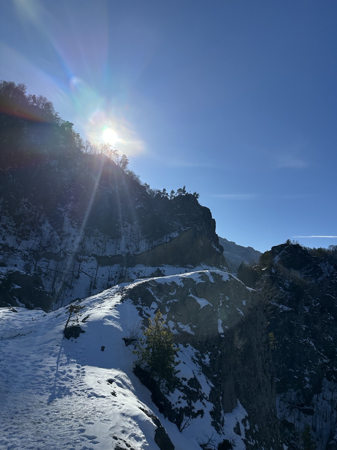 Невероятно красивая экскурсия, еще нетронутые цивилизацией горные районы Чечни. Невероятный маршрут, кто хочет сбежать от благ