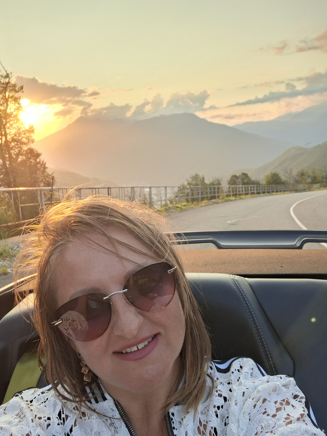 Александр, лучший… Невероятное необычное путешествие с ним на кабрике на долго оставило незабываемые впечатления. Бомбические эмоции …