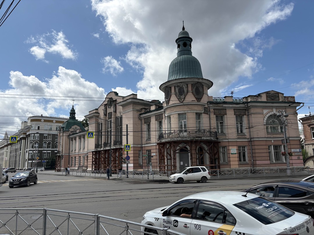 Всем рекомендую, сам неплохо знаю Иркутск, но чтобы показать его родным - попросил помощи у гида