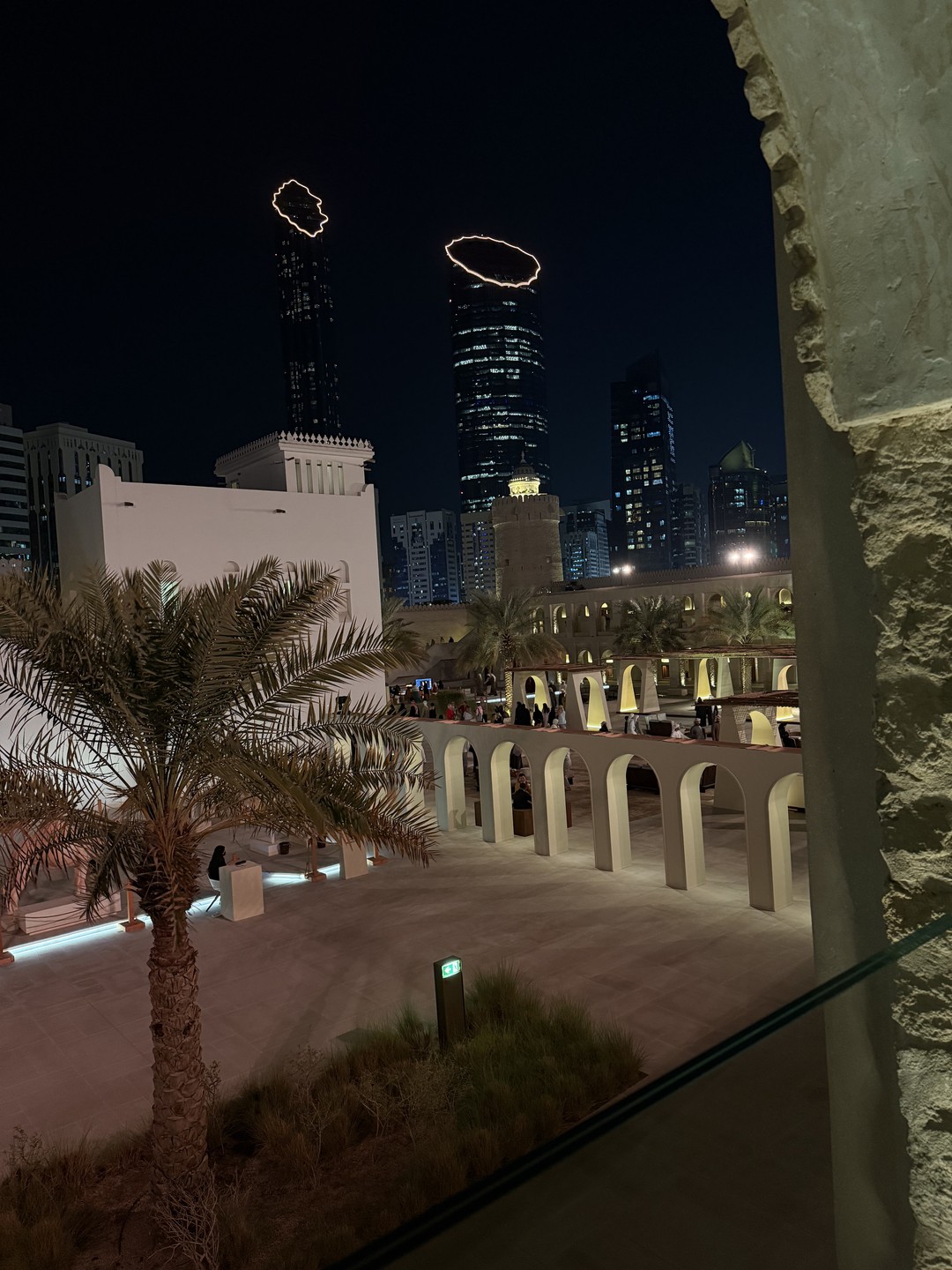 Хочу выразить огромную благодарность Максиму за интересную экскурсию по Абу-Даби!