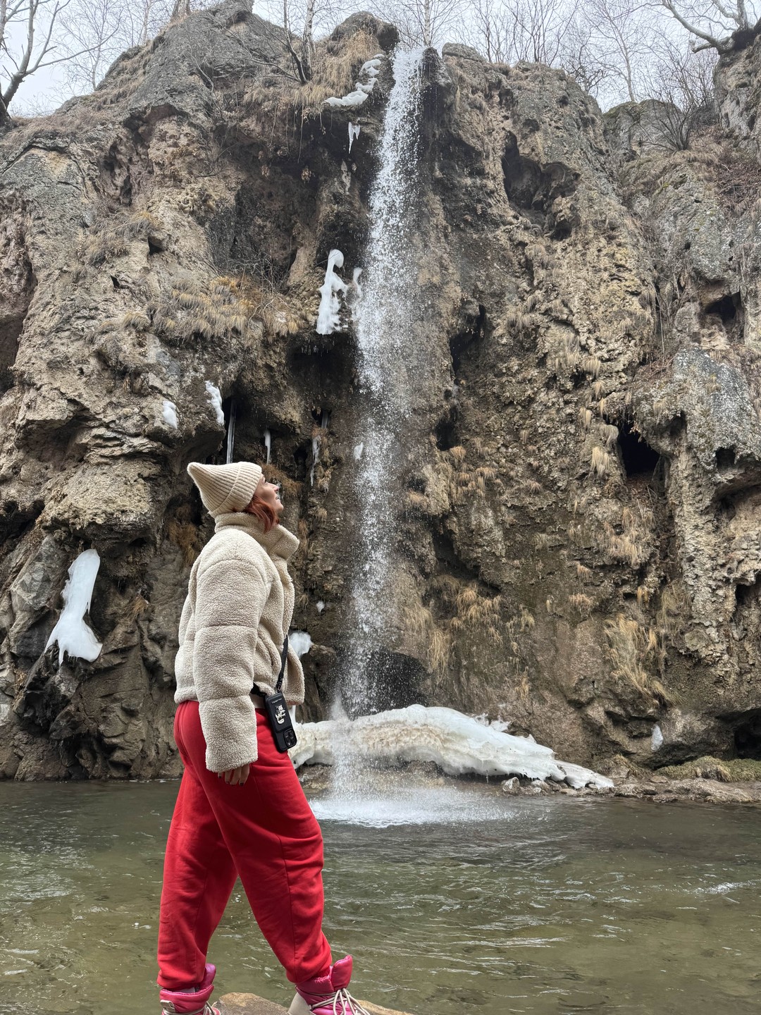 Нам, к сожалению, не повезло с погодой(и мы реку в ущелье только услышали и зиплайн не работал),но было свое очарование в этом