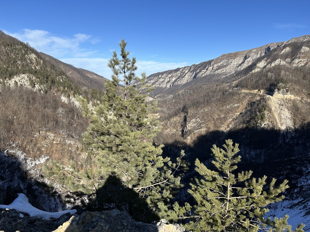 Невероятно красивая экскурсия, еще нетронутые цивилизацией горные районы Чечни. Невероятный маршрут, кто хочет сбежать от благ