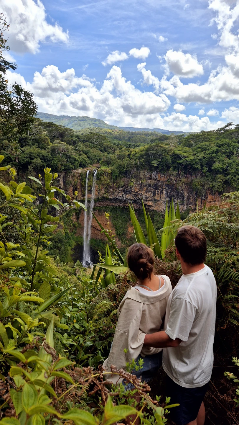 Если бы можно было поставить больше 5 звёзд, однозначно поставили бы! Потрясающая экскурсия, в которой мы