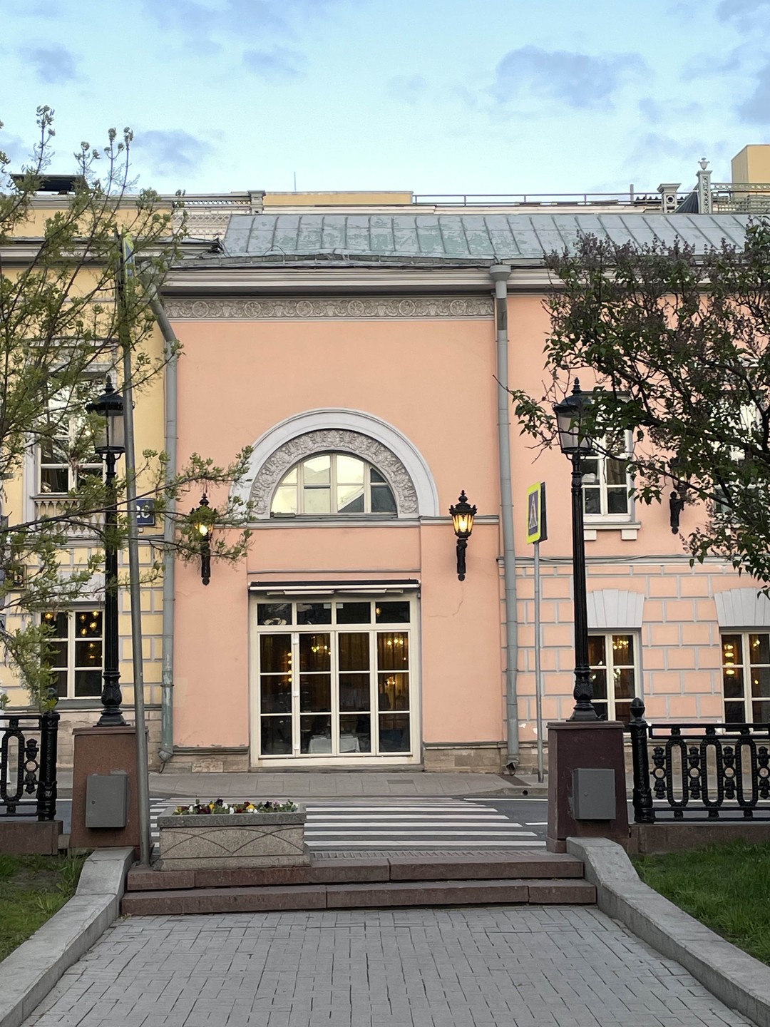 Спасибо Маргарите за прекрасную экскурсию! Очень познавательно, неторопливо) Погуляли, поговорили про Есенина, Высоцкого, настоек выпили зашли!