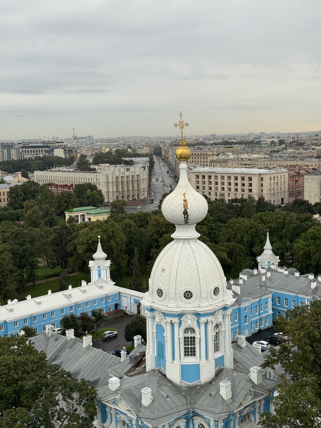 Смольный за 300 лет: от Смольного двора до убийства Кирова (Дудина)