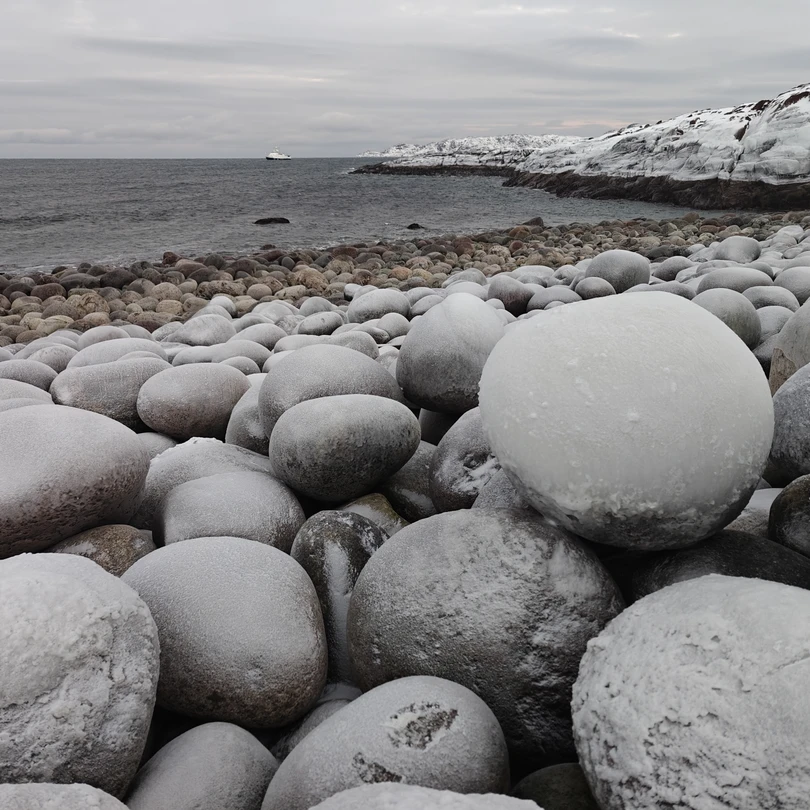 Хорошая экскурсия, интересные локации. У дайверов не работала кофемашина, да и в целом ценник завышен. Но