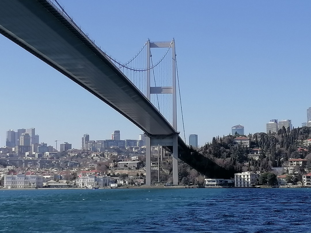 В Стамбуле оказались первый раз. Так получилось, что изначально практически без связи. Организатор нас дождался и