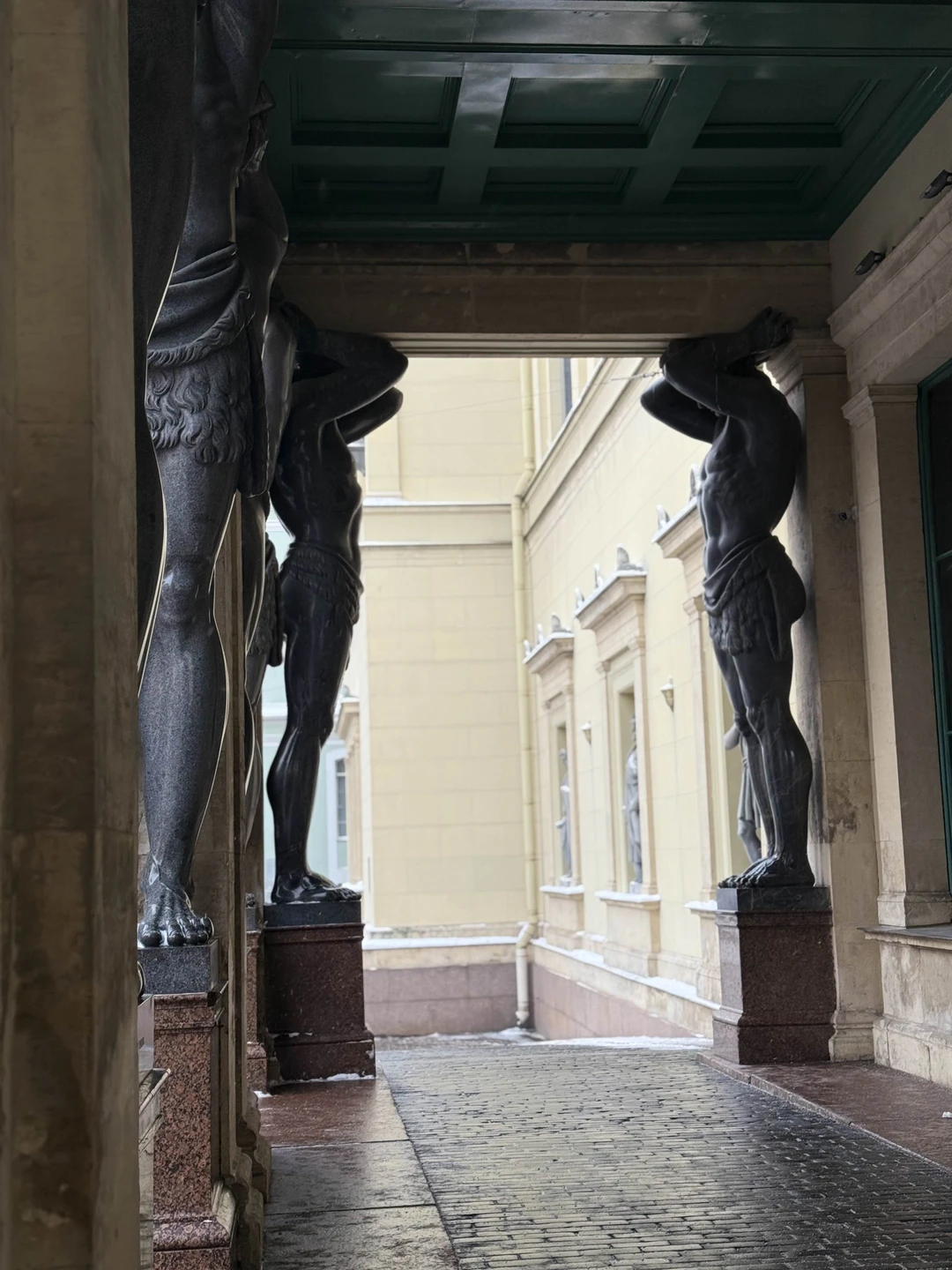 ШИКАРНАЯ ЭКСКУРСИЯ! Дочь бежала за гидом Юлей вприпрыжку в первых рядах, боялась пропустить самое интересное 😹