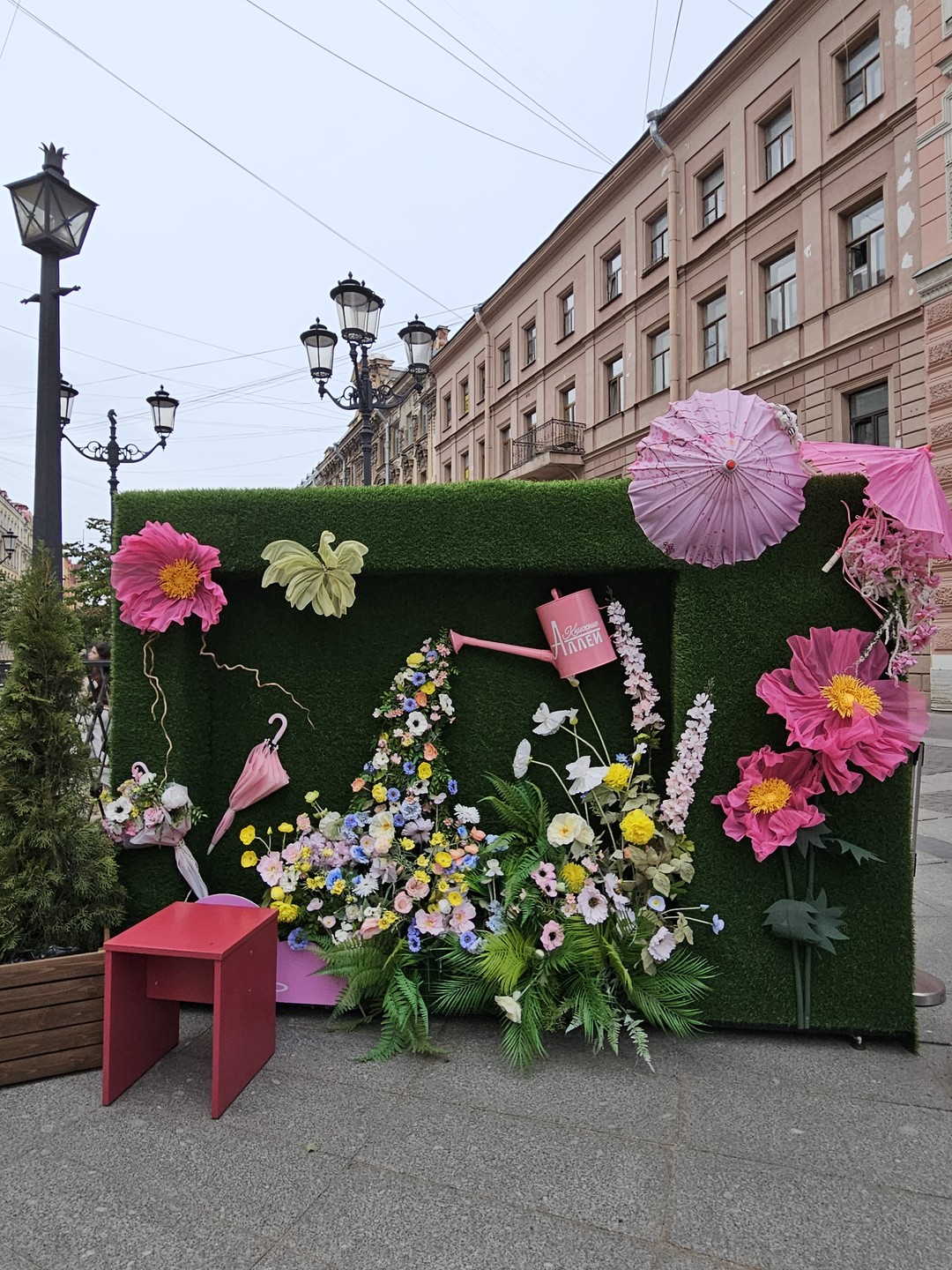 Отличный вариант для прогулки по городу в своём темпе! Несмотря на то, что маршрут проходит по
