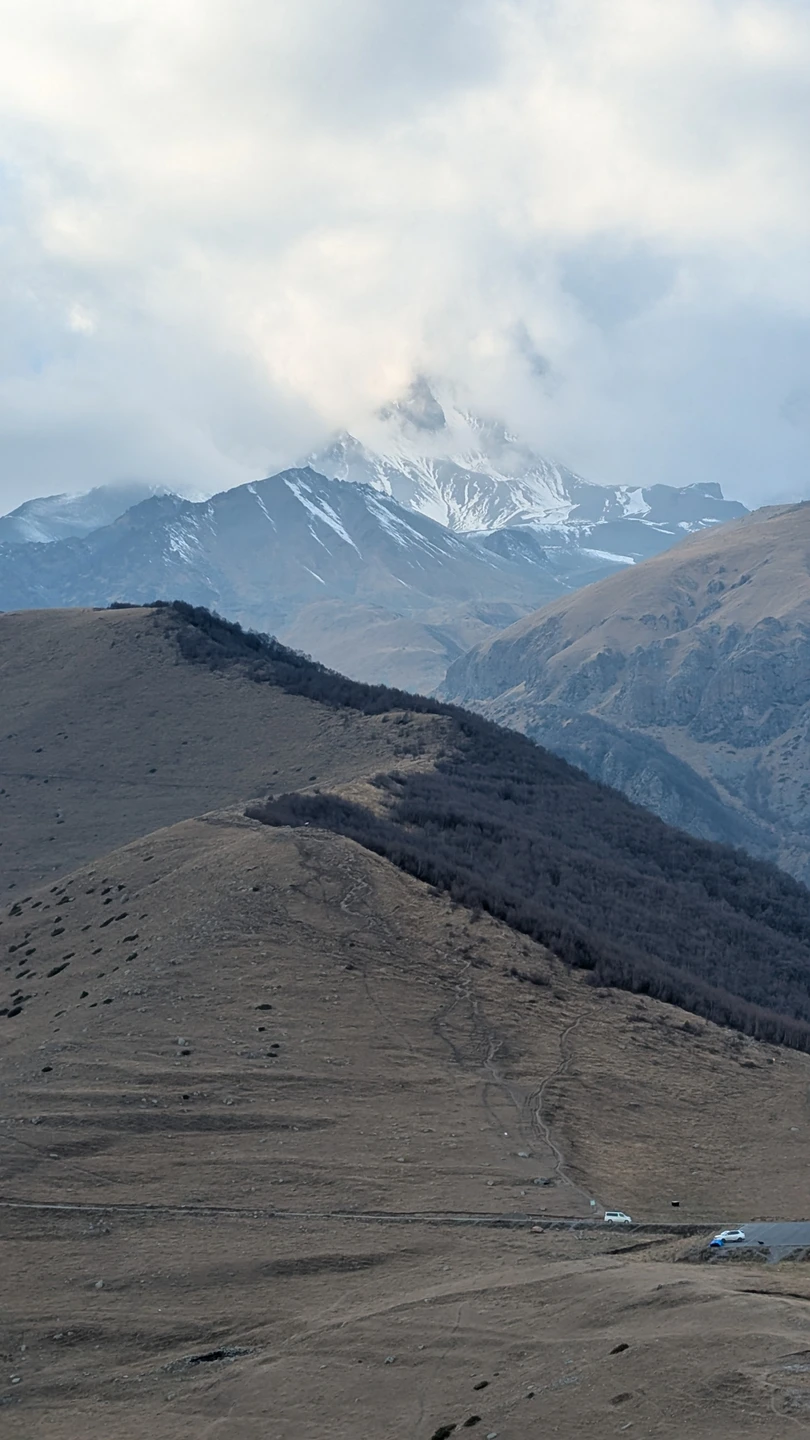 Прекрасная поездка, гид Георгий интересно и познавательно обо всем рассказал. По организации тоже все понравилось, комфортно