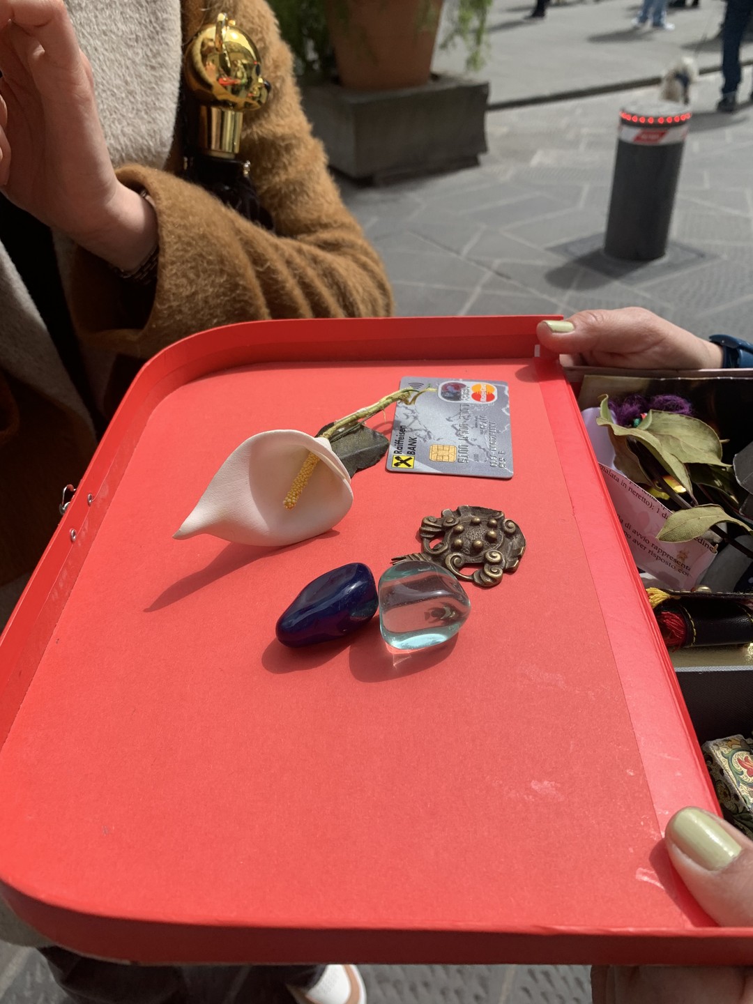 Мне очень понравилась подача данной экскурсии- через предмет к основной достопримечательности Флоренции. Некоторым может показаться что