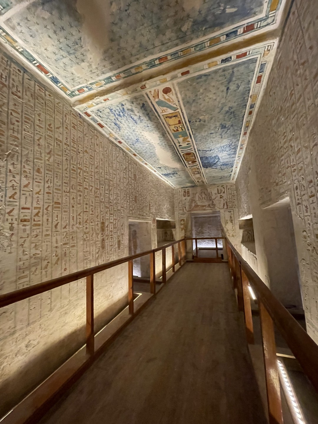 Очень понравилась экскурсия! Красочная, насыщенная, по особенному теплая. Сняла одну звезду за маршрут. Хочется больше времени