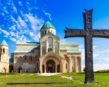 Древние монастыри Гелати и Баграти, прогулка по каньону Окаце, водопад Кинчха