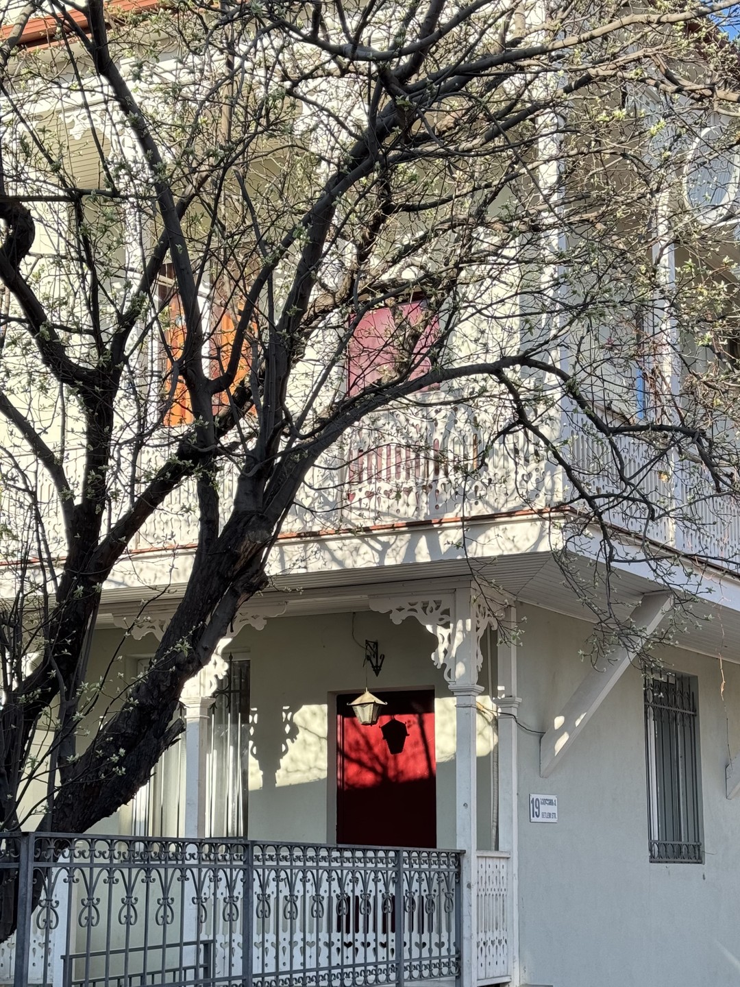 Одно удовольствие гулять с таким гидом! В программе понравилась фраза «экскурсия с гидом-архитектором — целый спектакль»