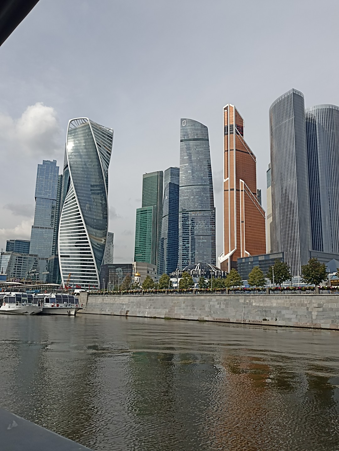 К небоскрёбам по Москве-реке - путешествие в мир облаков (Елена)