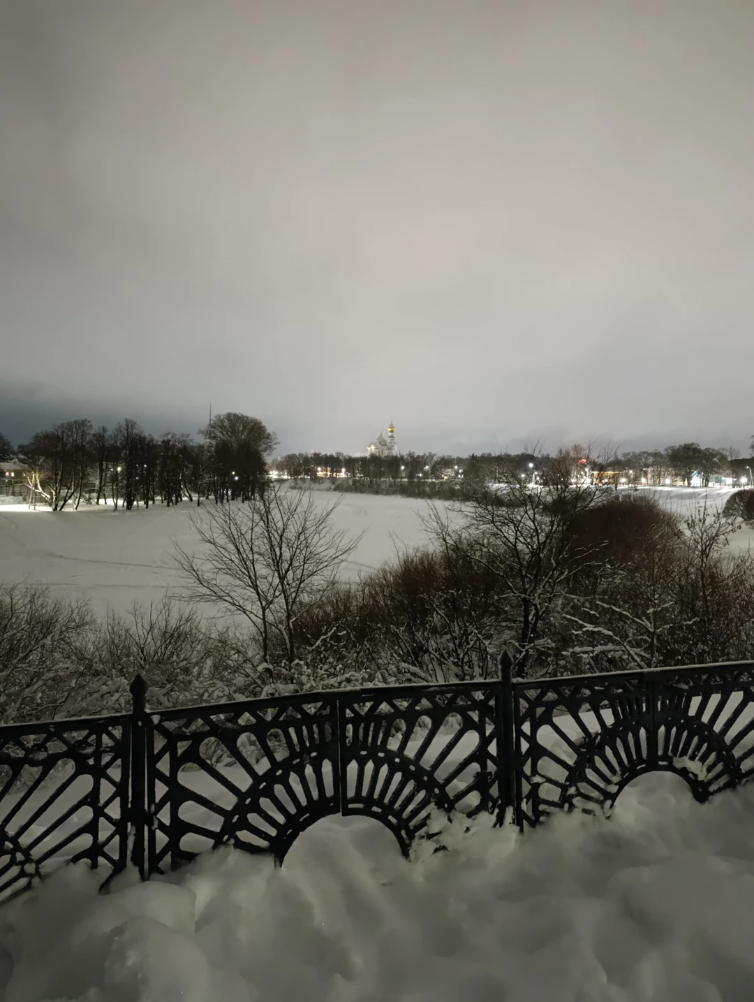 Были на экскурсии с Ириной, в составе: взрослый и трое детей 9,14 и 19 лет. Очень