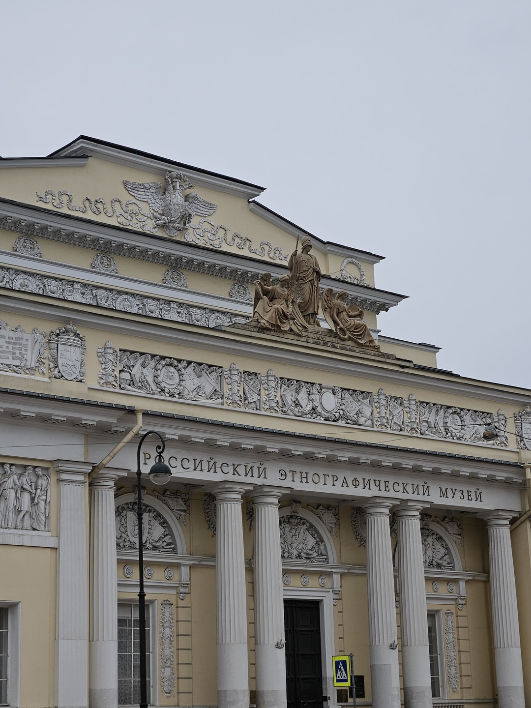 Отличный вариант для прогулки по городу в своём темпе! Несмотря на то, что маршрут проходит по