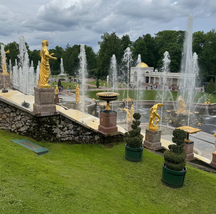 Императорский Петергоф: Верхний сад и Нижний парк (из Санкт-Петербурга)